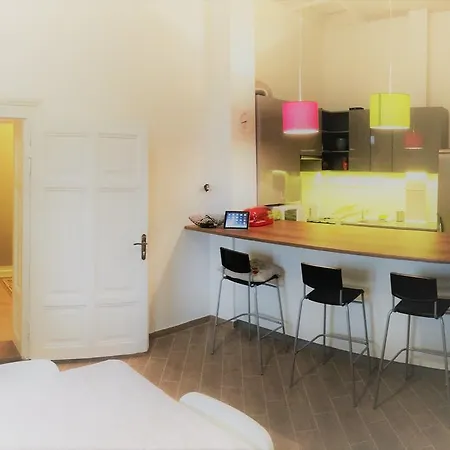 Emilia - У Центрі Міста, Приватне Паркування В Закритому Дворі * Mukacheve