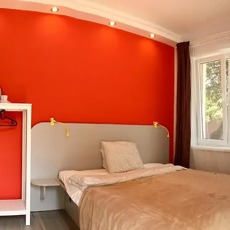 Apartment Emilia - У Центрі Міста, Приватне Паркування В Закритому Дворі